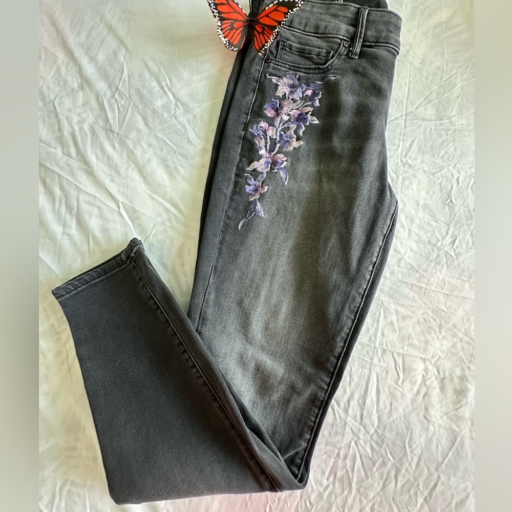 WHBM NWOT Floral Embroidered Gray Jeans!